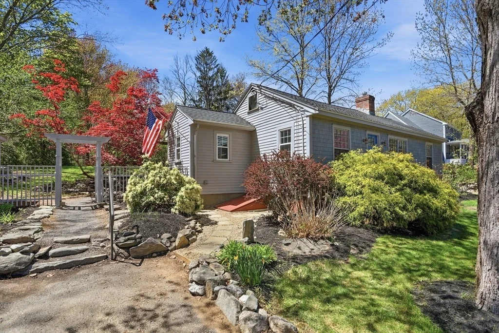 Photo of 20 Concord Dr