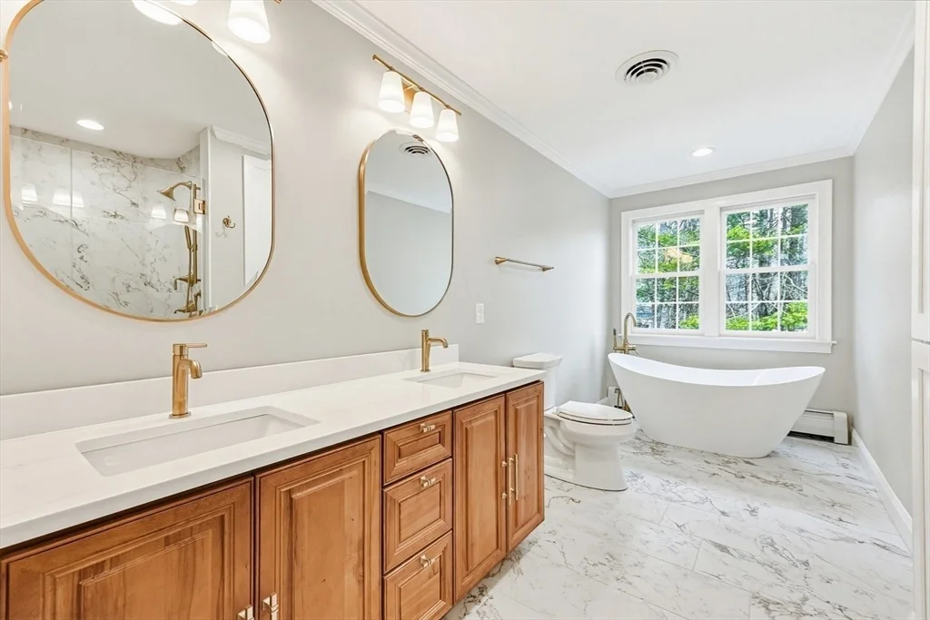 Photo of 2 Fieldstone Dr