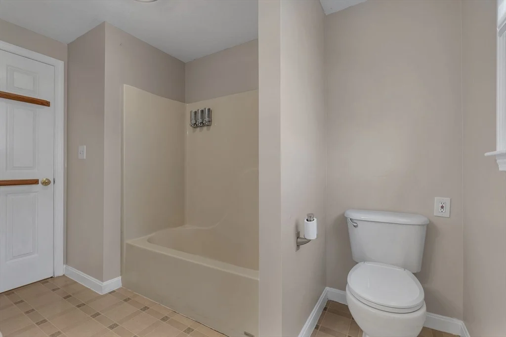 Photo of 8 Park Cir