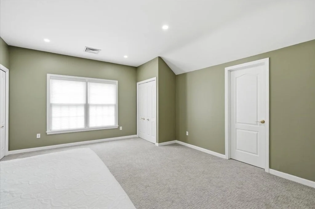 Photo of 256 Hillcrest Rd