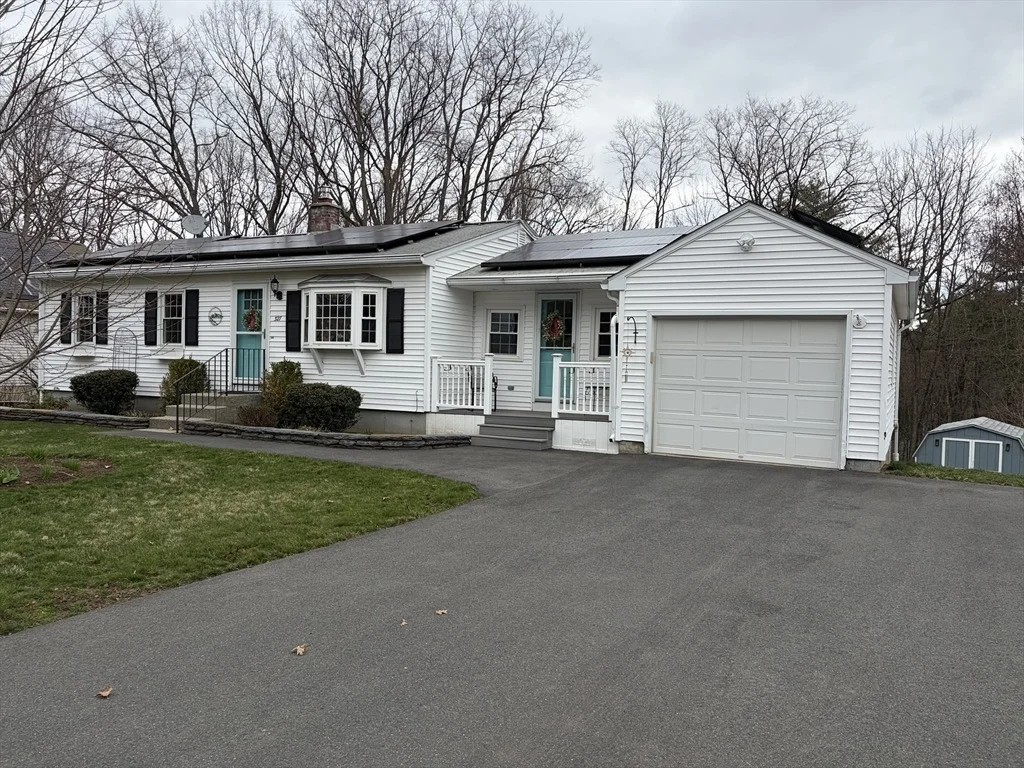 Photo of 327 Brookside Cir