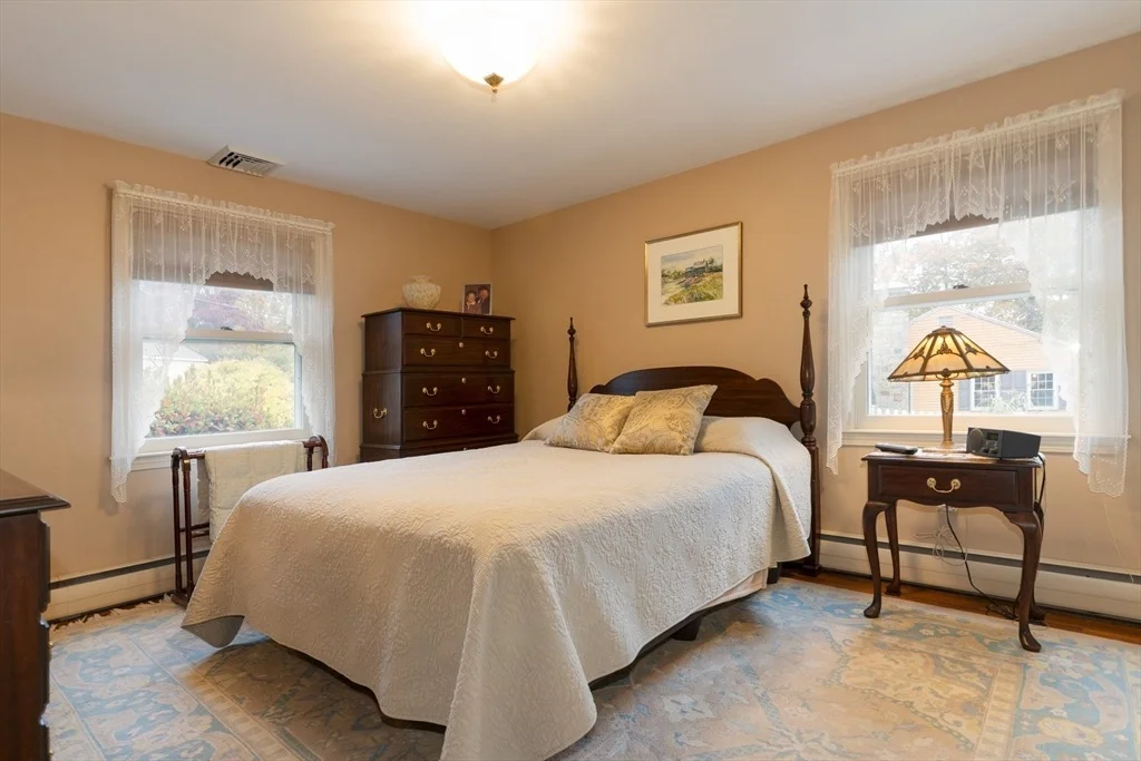 Photo of 1 Leslie Ln