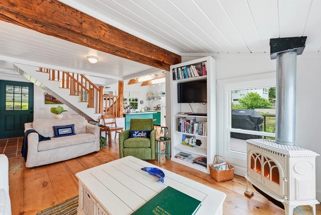 Photo of 279 Old Pond Rd
