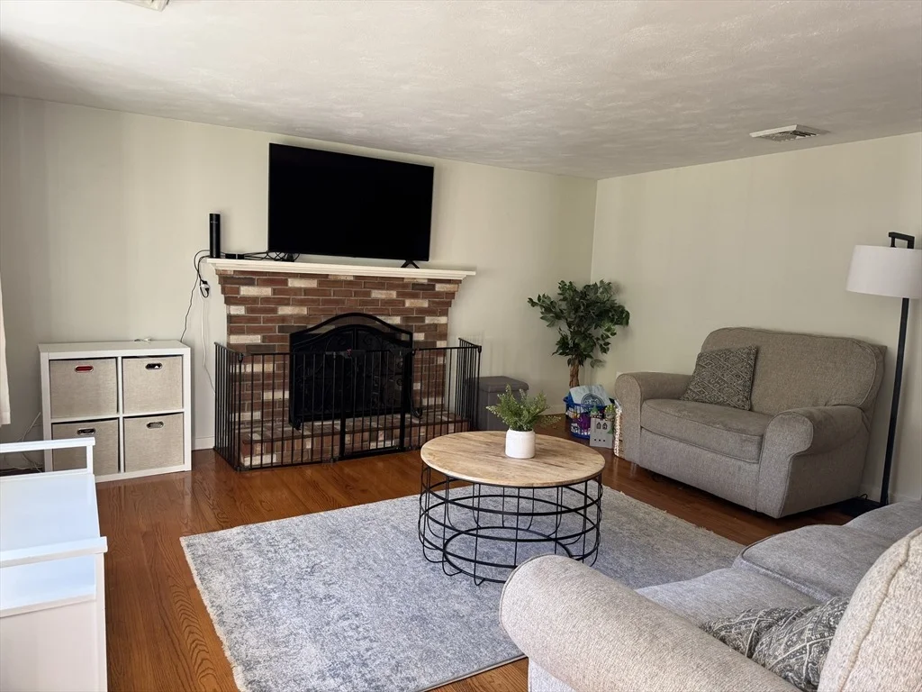 Photo of 6 Heritage Dr