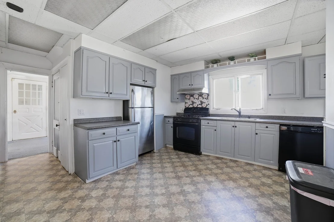 Photo of 36 Putnam Ave