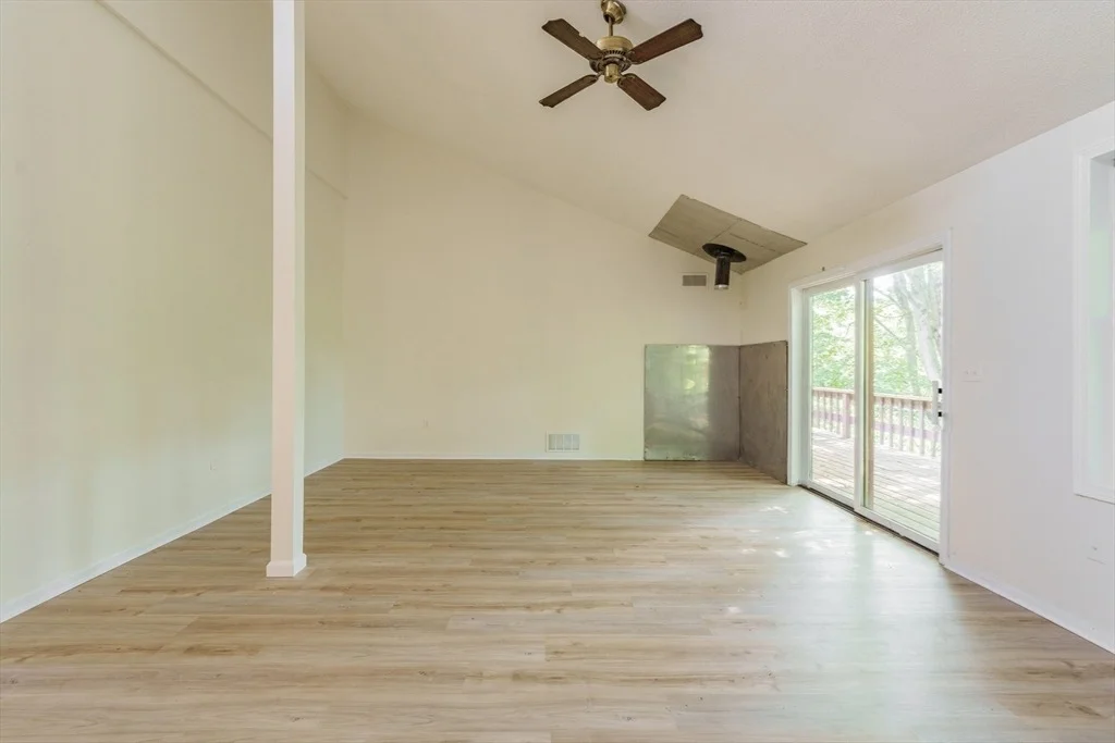 Photo of 499 Hadley Rd