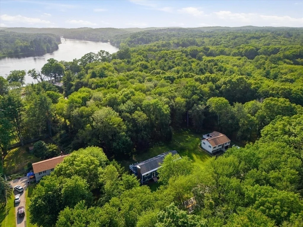 Photo of 10 Buttonwood Rd