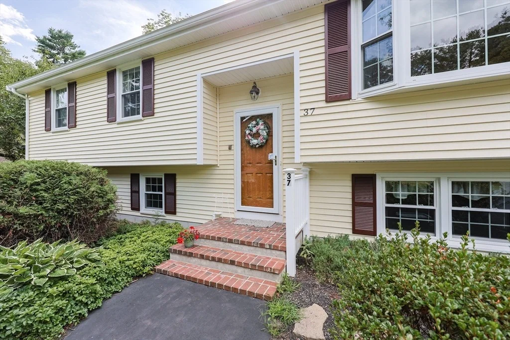 Photo of 37 Oakleaf Dr