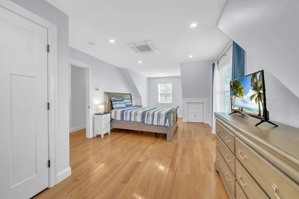 Photo of 35 Holbrook Ave