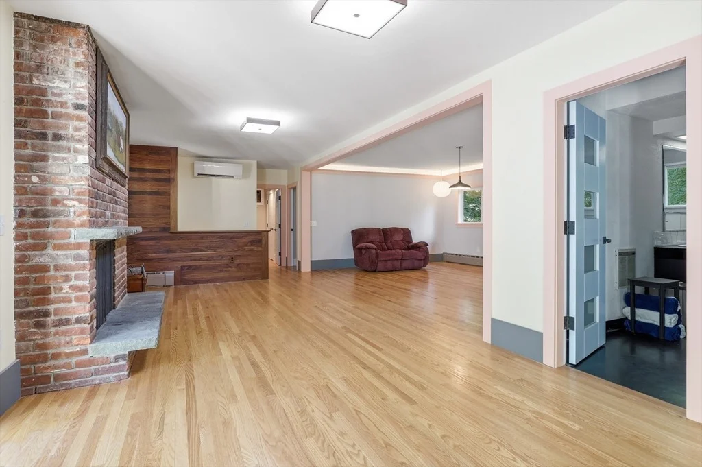 Photo of 131 Warren Ave
