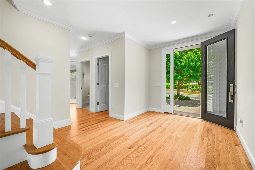 Photo of 129 Shore Dr W