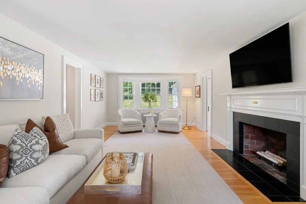 Photo of 37 Salisbury Dr