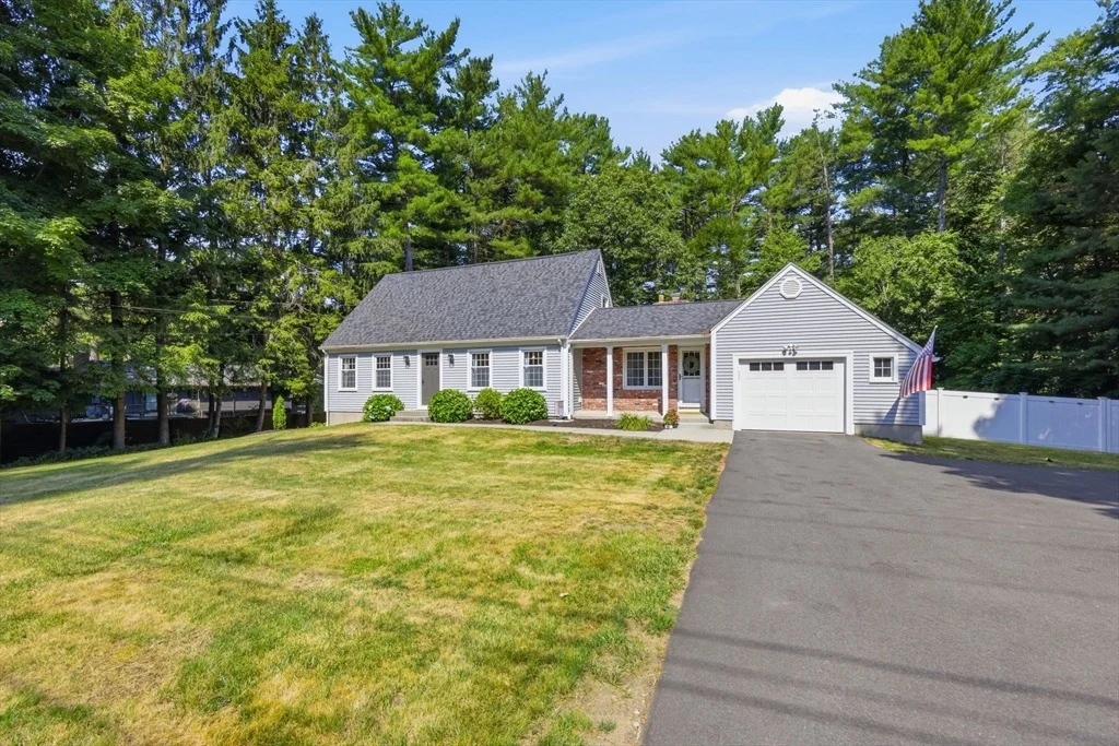 Photo of 175 Pontoosic Rd