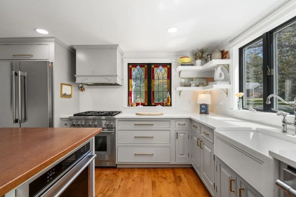 Photo of 979 Summer Street