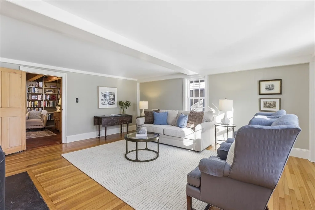 Photo of 105 Lexington Rd