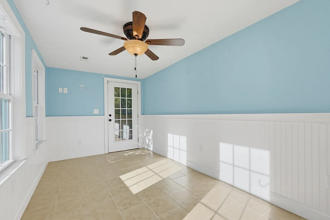 Photo of 116 Lakeshore Dr