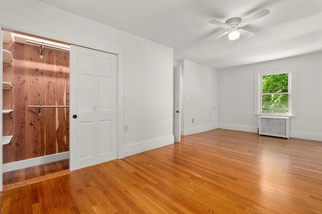 Photo of 1231 Pleasant St
