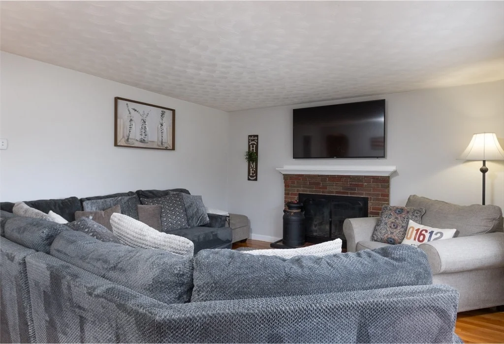 Photo of 4 Briarcliff Ln