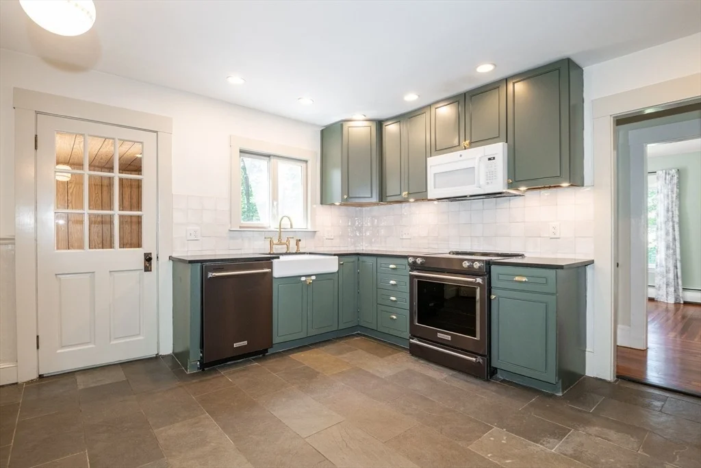 Photo of 34 Lowell Road