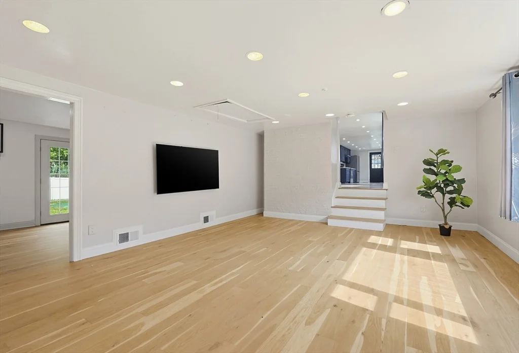Photo of 14 Lewis Rd