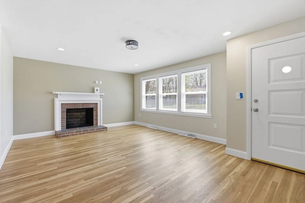 Photo of 671 Nashua Rd