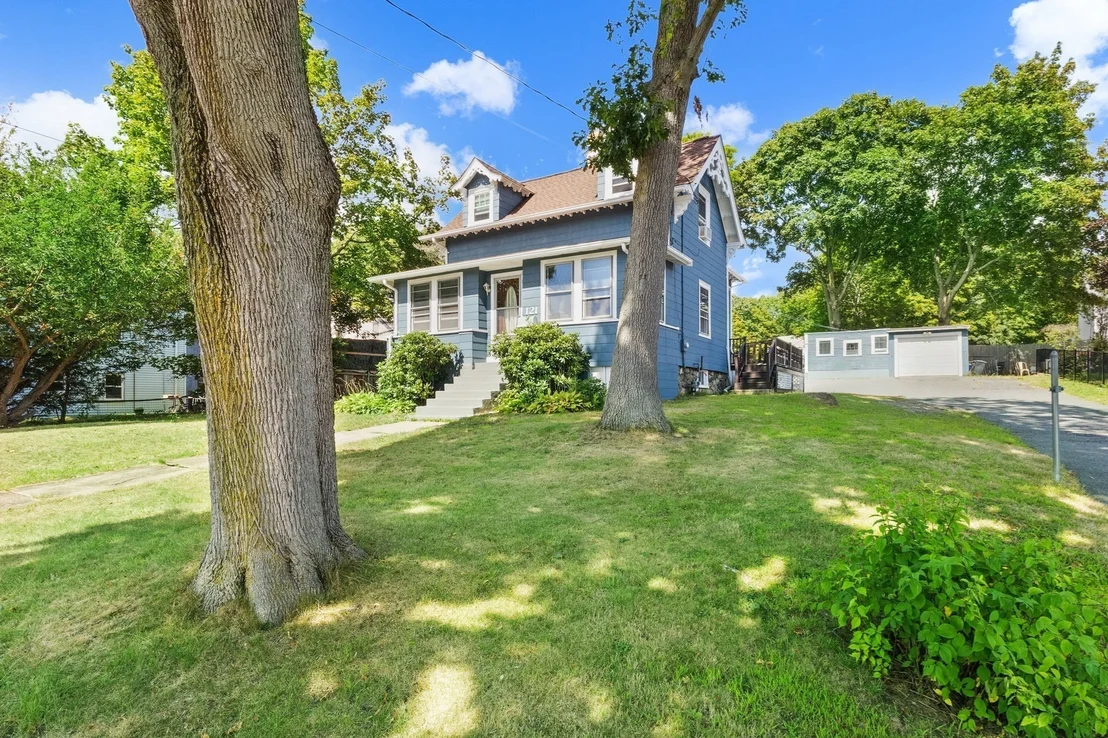 Photo of 121 Bridge St
