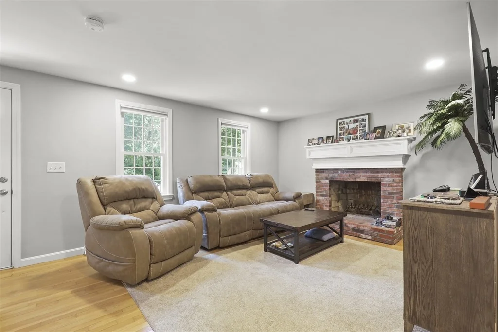 Photo of 4 Thom Ave