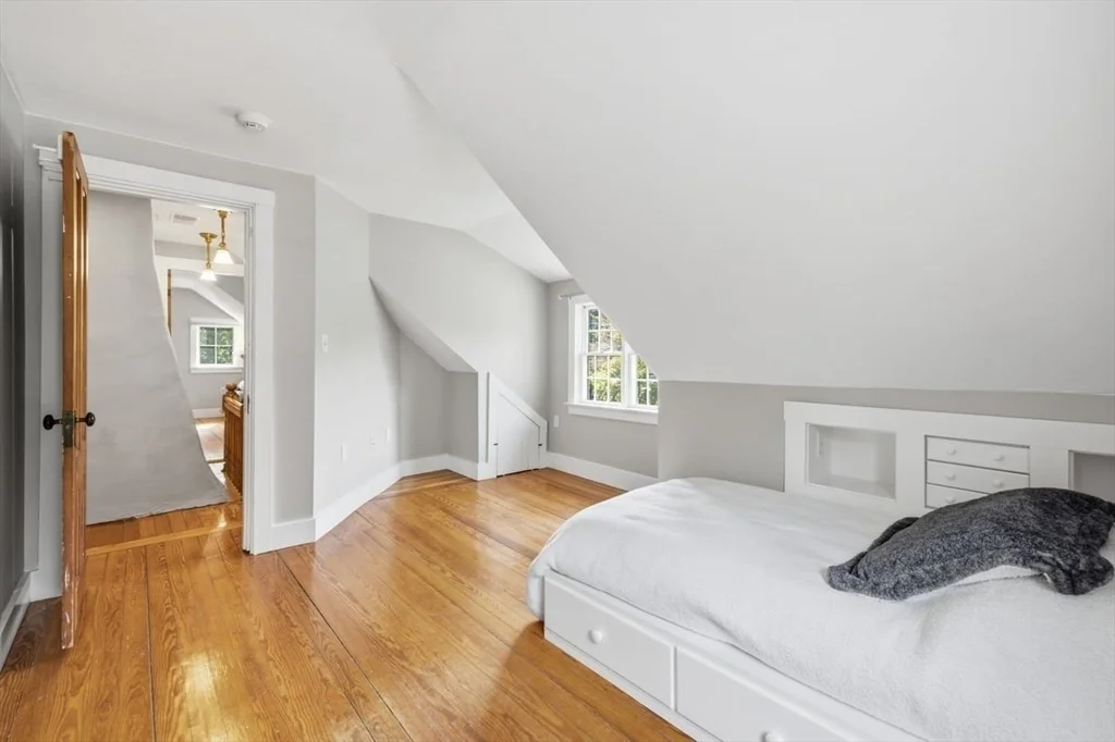 Photo of 338 Clapp Road