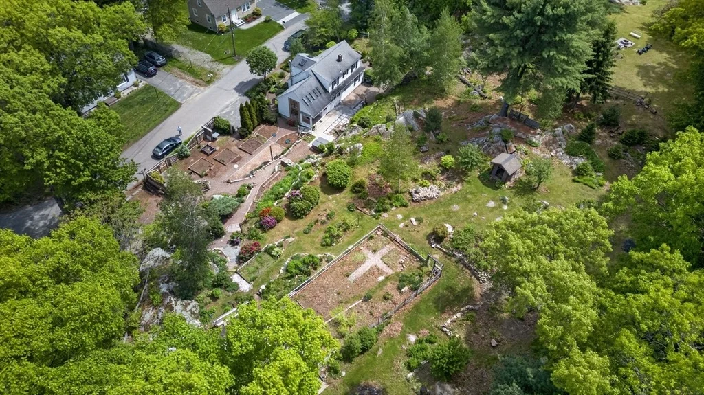 Photo of 9 Ledgewood Dr