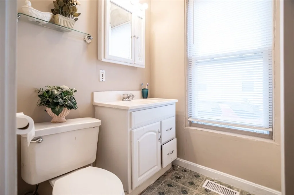 Photo of 385 Centre St