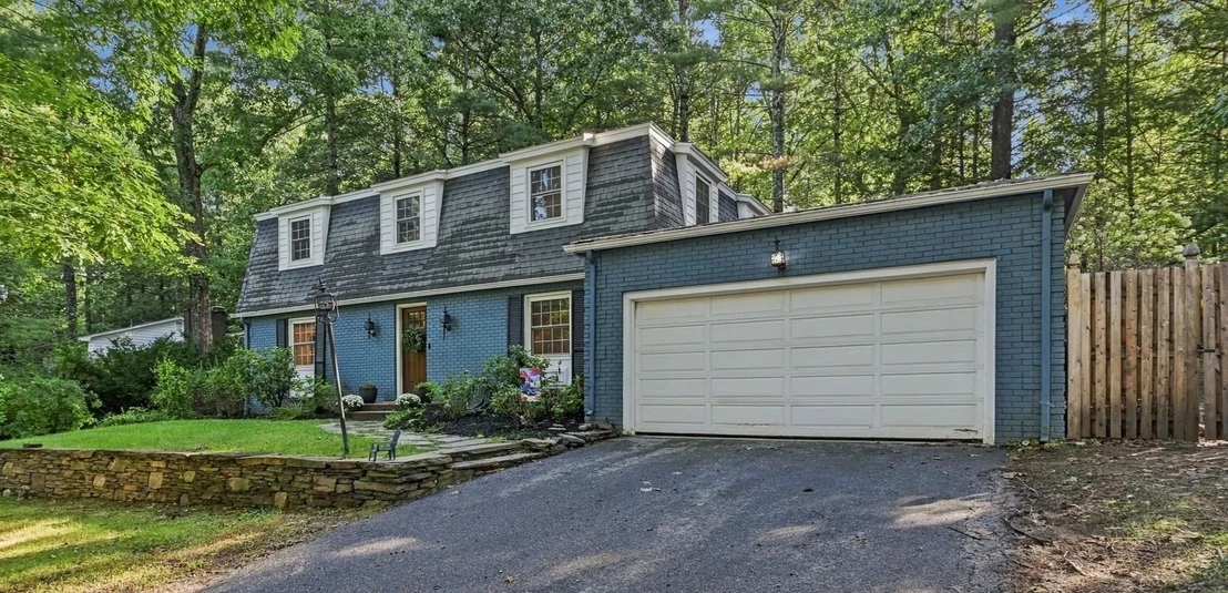 Photo of 218 Heatherstone Rd