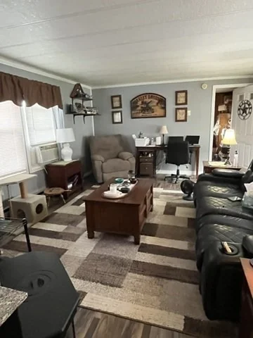 Photo of 7 Cadillac Dr