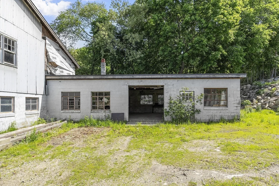 Photo of 2 Deacon Farm Ln