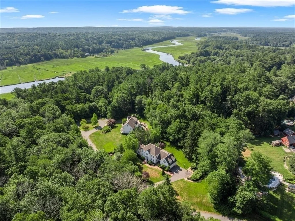 Photo of 2 Blackthorne Lane