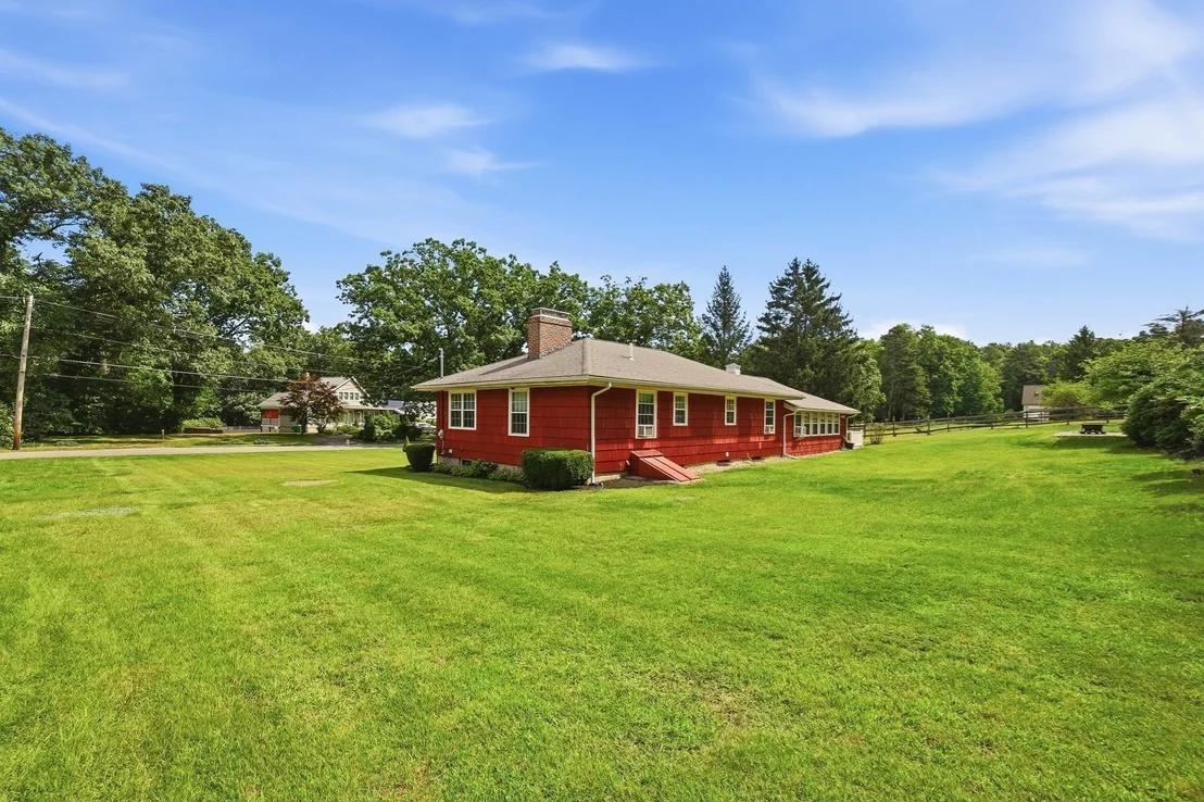 Photo of 425 River Road