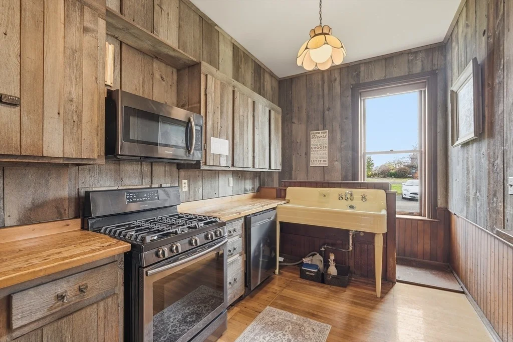 Photo of 270 Maple St