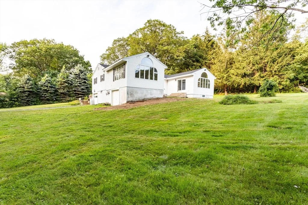 Photo of 1102 East Rd