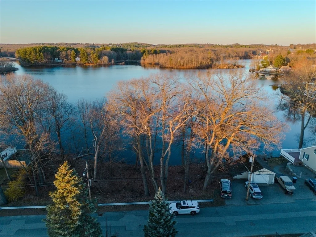 Photo of 33 Lakeside Dr