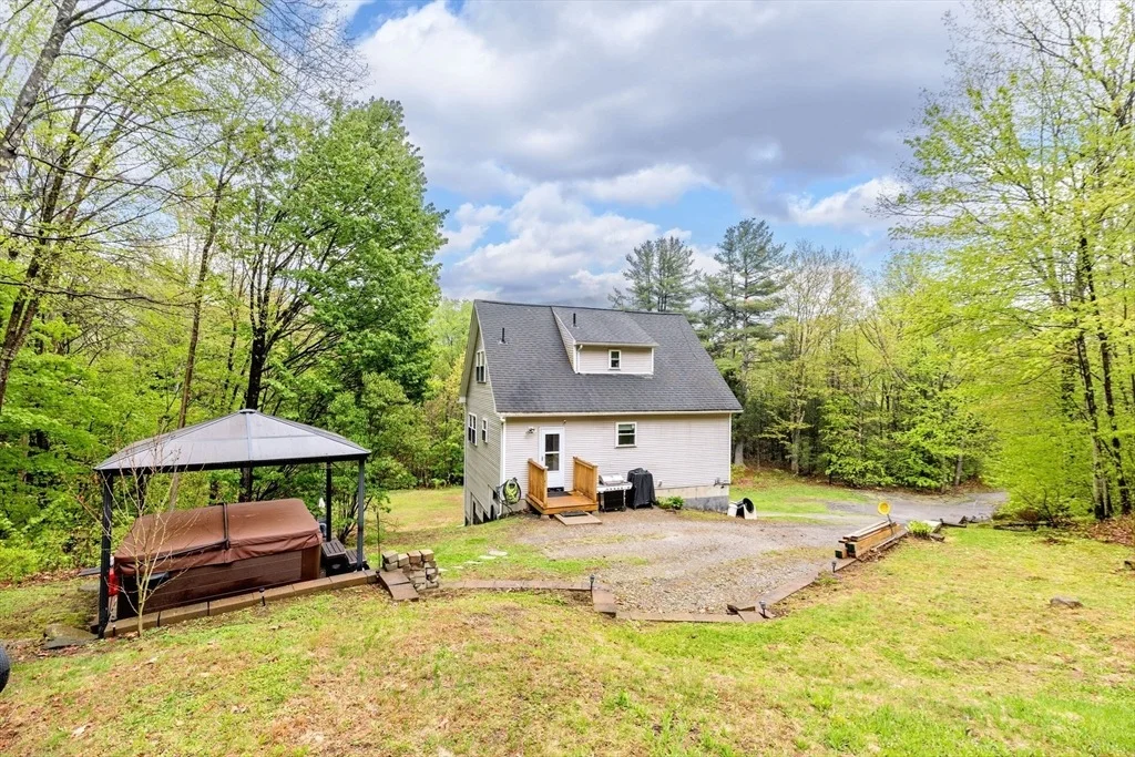 Photo of 302 Middlefield Rd