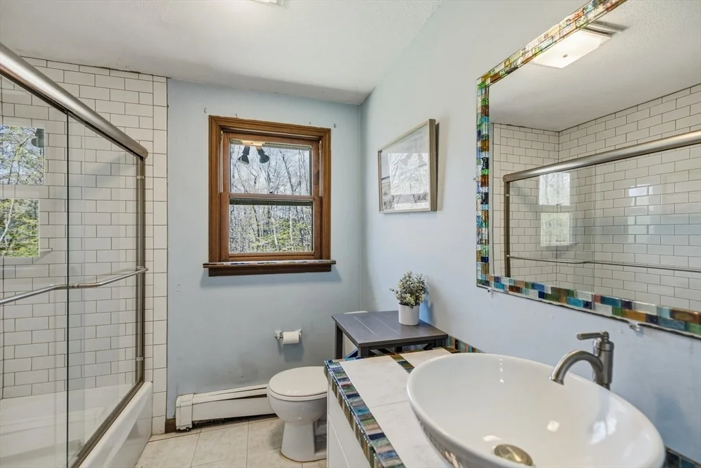 Photo of 1360 Bay Road