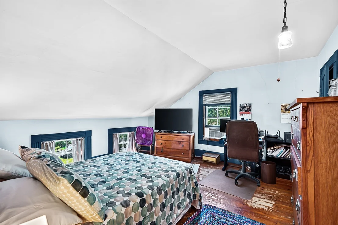 Photo of 260 Pleasant St