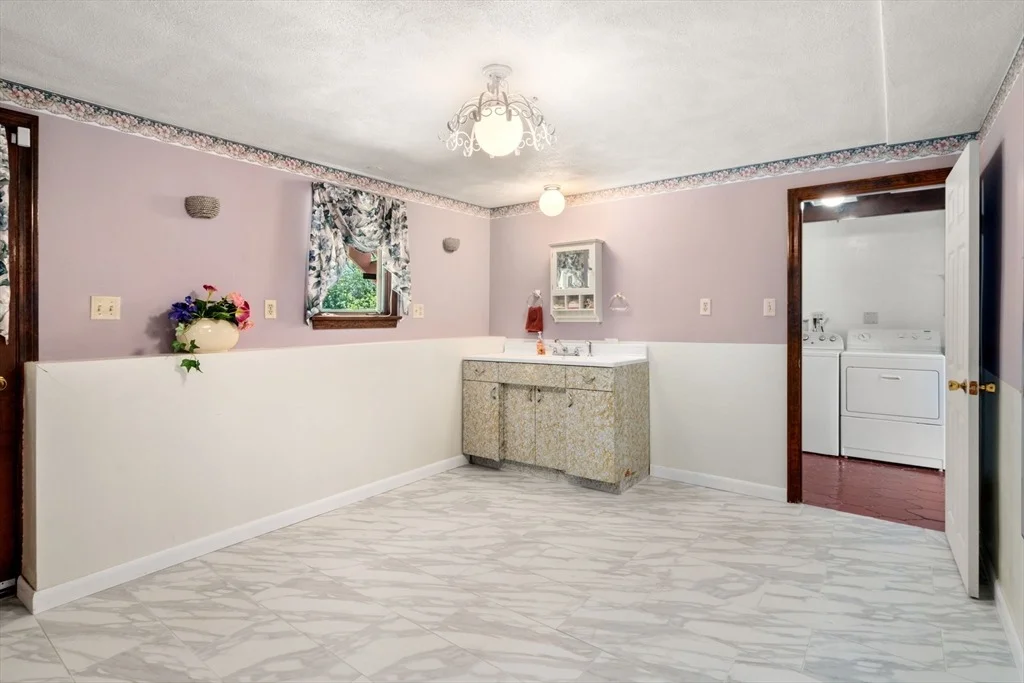 Photo of 16 Fieldstone Dr