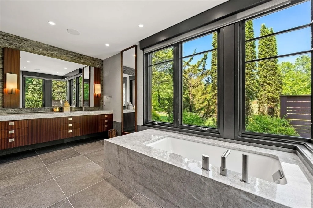 Photo of 5 Redwood Cir