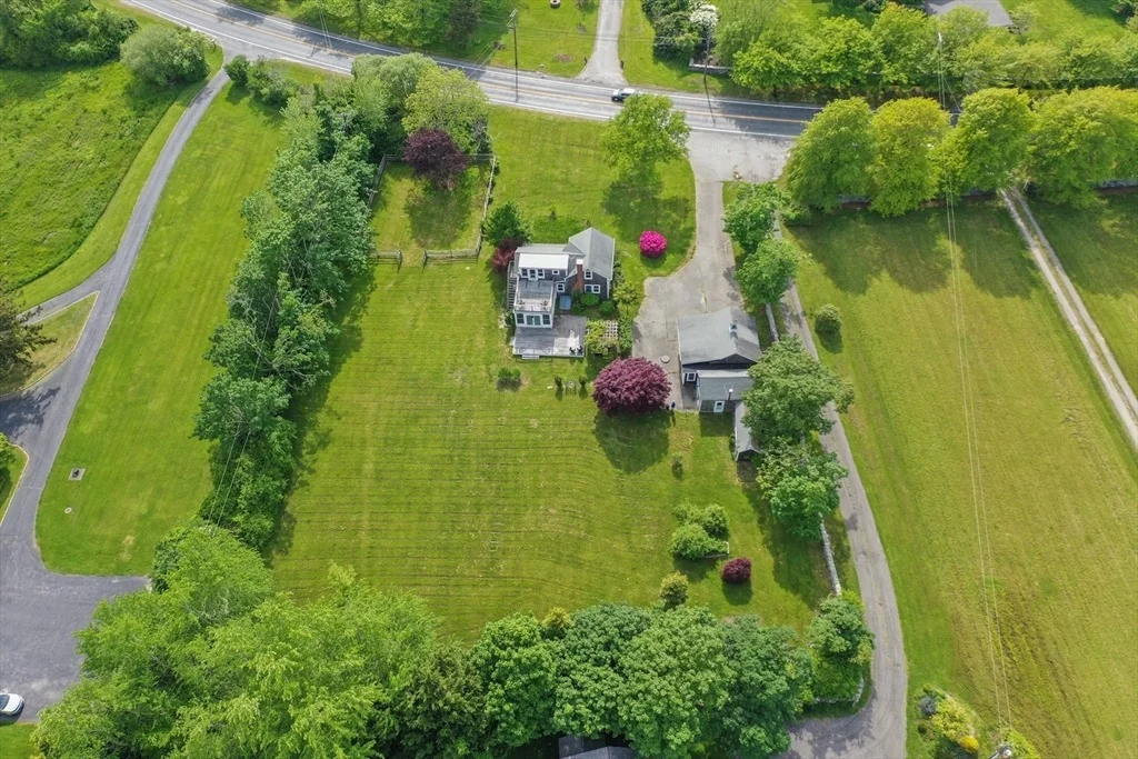 Photo of 460 W Main Rd