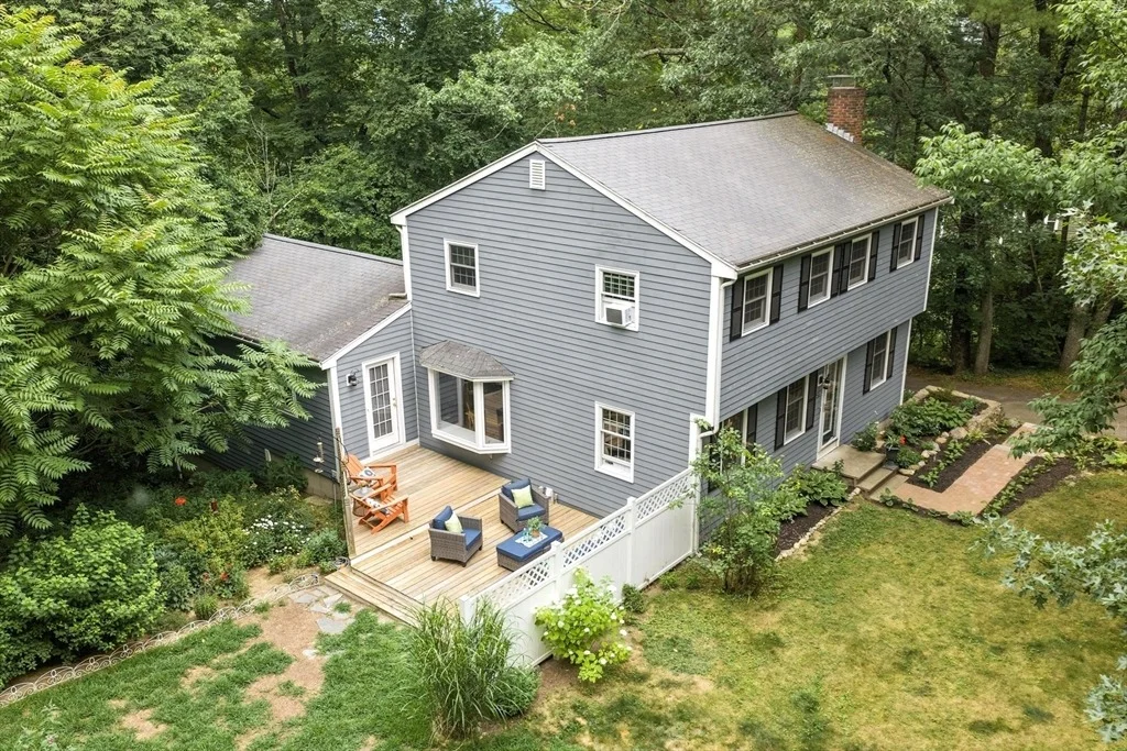 Photo of 215 Middle Rd