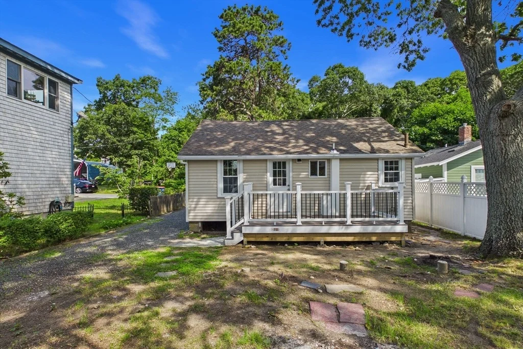 Photo of 6 Pinehurst Dr