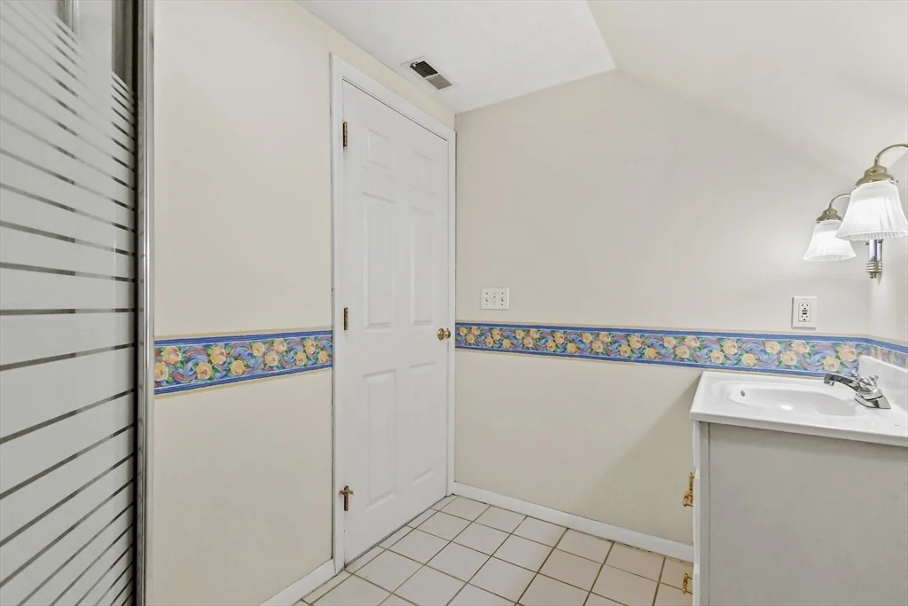 Photo of 379 Stearns Road