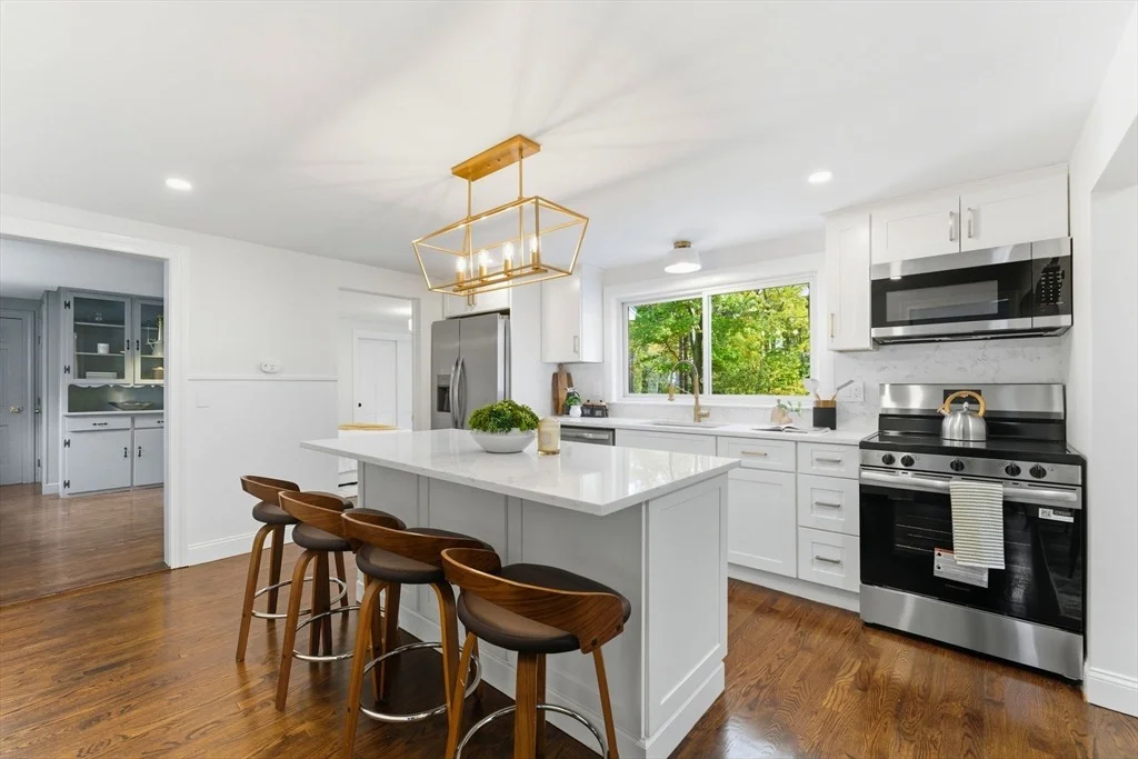 Photo of 8 Colonial Rd.