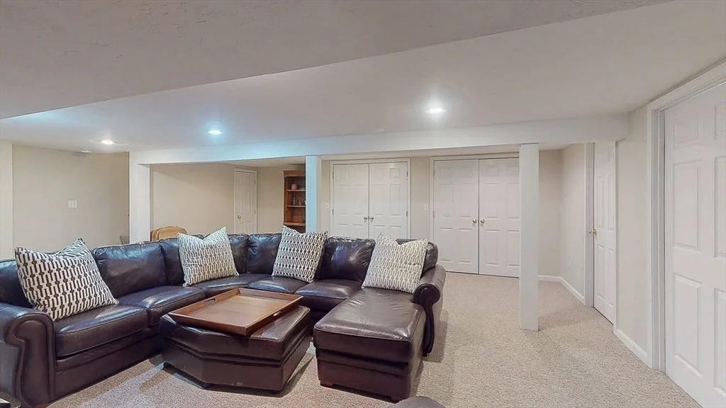 Photo of 7 Nevada Dr