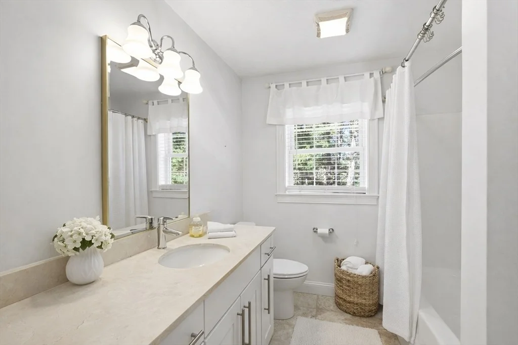 Photo of 8 Winterberry Ln